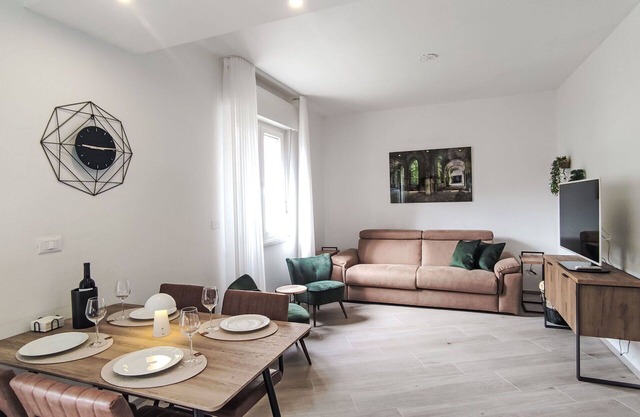 Nice apartment for 4 people with WIFI, TV, patio, pets allowed and parking
