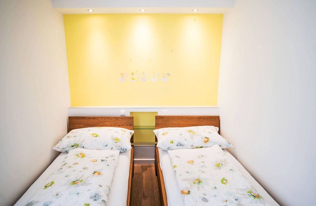Nice apartment for 5 people with WIFI, TV and balcony