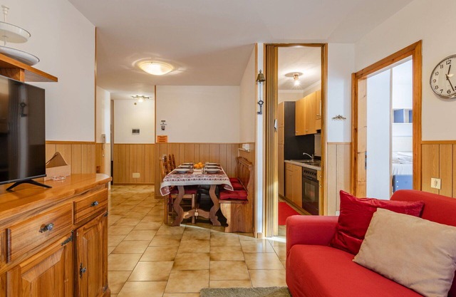 Nice apartment for 5 guests with WIFI, TV, balcony and parking
