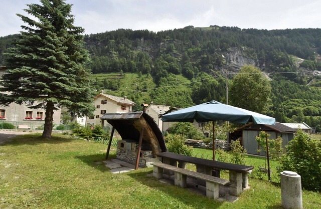 Nice apartment for 5 guests with WIFI, TV, terrace, pets allowed and parking