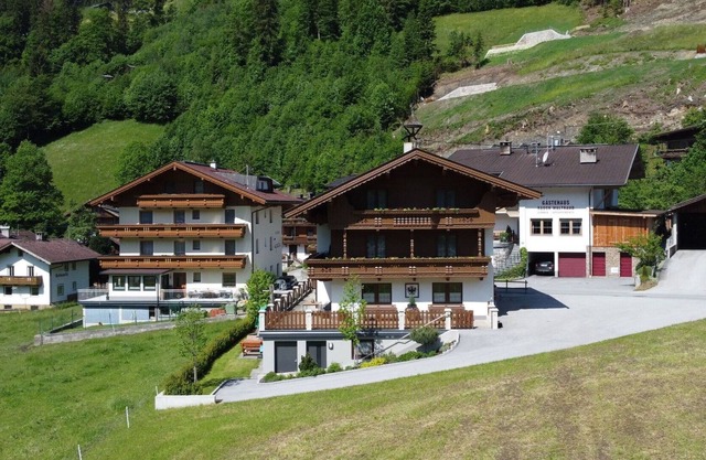 Nice apartment for 6 guests with WIFI, TV, balcony, pets allowed and parking