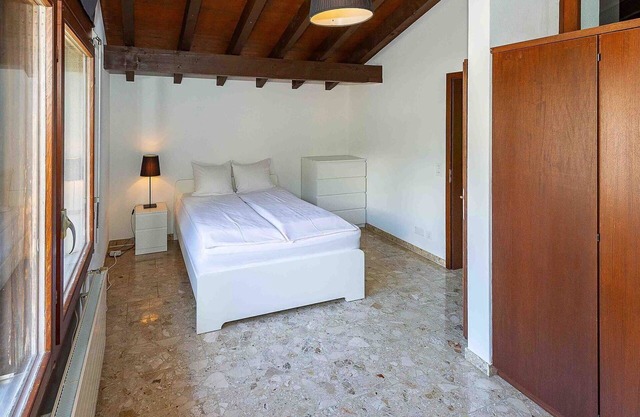 Nice apartment for 6 people with WIFI, TV and balcony