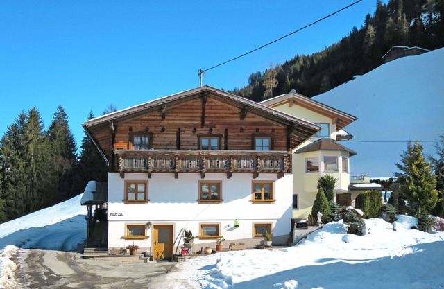 Nice apartment for 6 guests with WIFI, TV, patio and parking