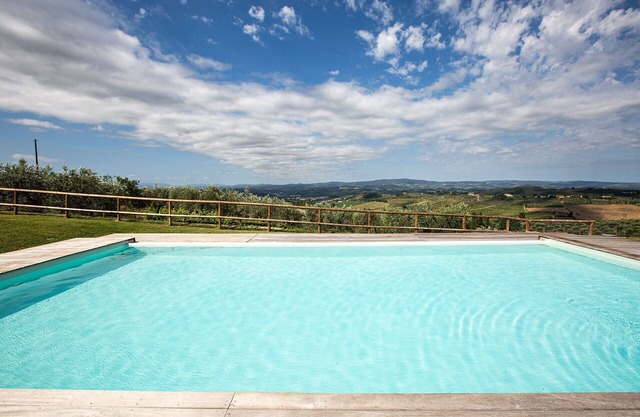 Nice apartment for 6 guests with A/C, pool, WIFI, TV and panoramic view, close to San Gimignano