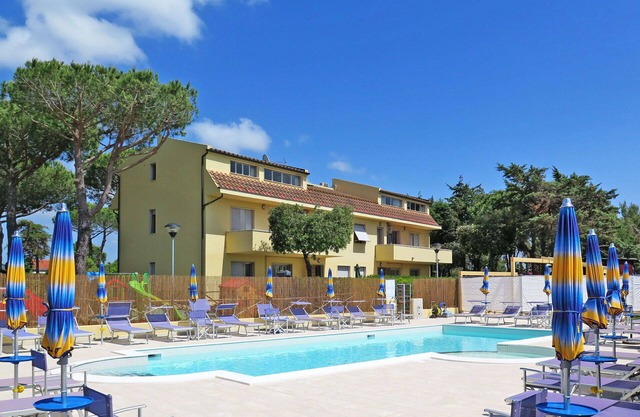 Nice apartment for 6 people with pool, A/C, WIFI, TV, patio and pets allowed