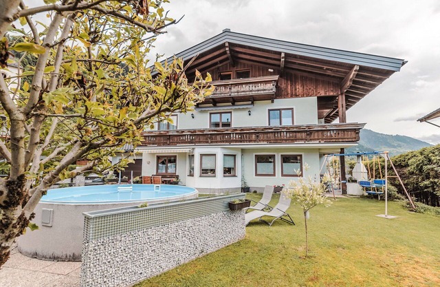 Nice apartment for 8 people with WIFI, pool, TV, balcony and pets allowed