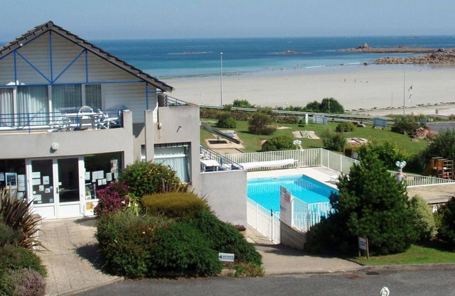 Nice apartment for 6 people with WIFI, pool, TV, terrace, pets allowed and parking