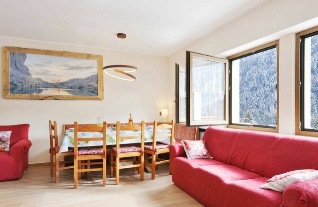 Nice apartment for 8 people with WIFI, TV, balcony, pets allowed and parking