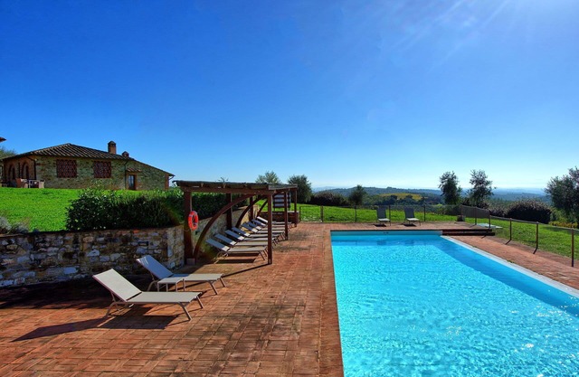 Nice apartment for 2 guests with A/C, pool, TV and panoramic view, close to Siena