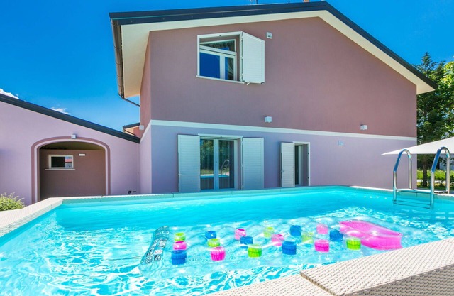 Nice apartment for 7 guests with WIFI, A/C, private pool, TV, terrace and pets allowed
