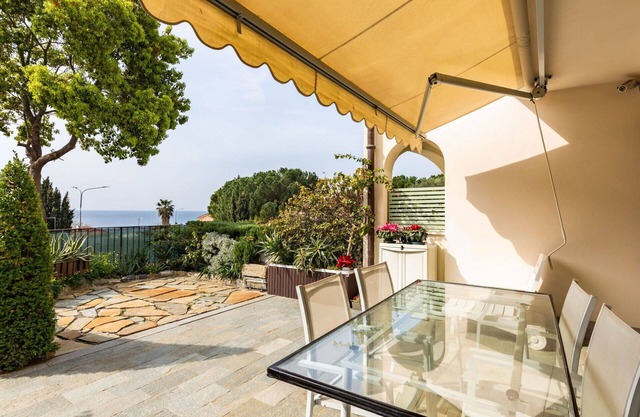 Nice apartment for 6 people with WIFI, TV, terrace, pets allowed and parking