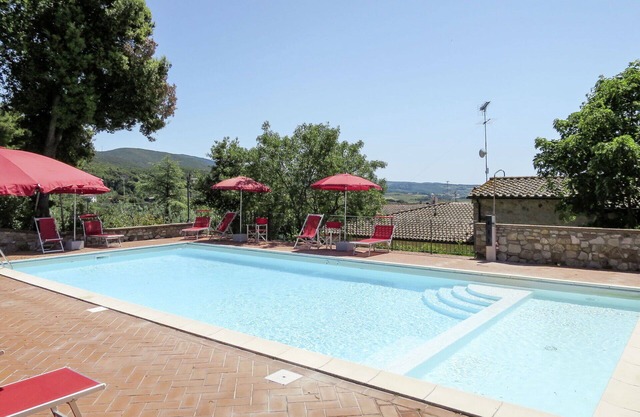 Nice apartment for 4 guests with pool, WIFI, TV, patio, pets allowed and parking