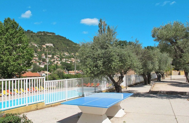 Nice apartment in villa for 6 people with WIFI, pool, A/C, TV, terrace, pets allowed and parking