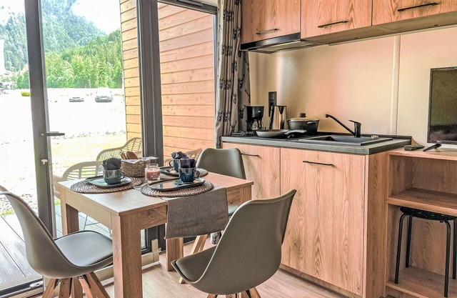 Nice apartment in villa for 5 people with A/C, TV, terrace and parking