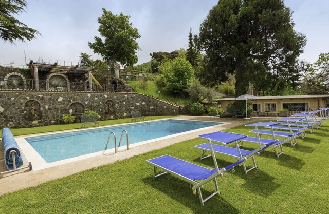 Nice apartment in villa for 13 people with private pool, A/C, WIFI, TV and patio