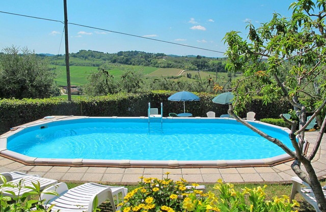 Nice apartment in villa for 6 guests with pool, TV, patio, pets allowed and parking