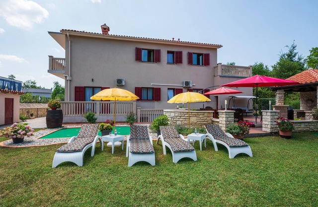Nice apartment in Nedescina with WiFi