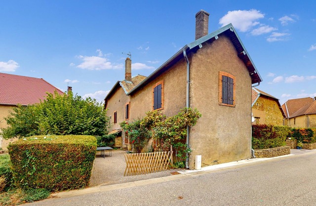 Nice apartment in Trouvans with WiFi