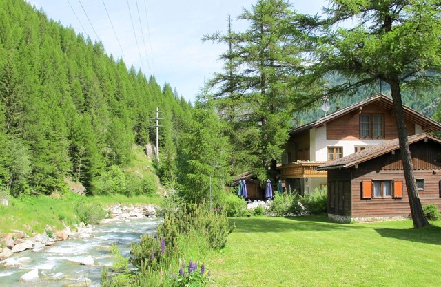 Nice apartment in villa for 6 people with WIFI, TV, patio and pets allowed