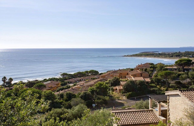 Nice apartment in villa for 6 guests with A/C, TV and pets allowed