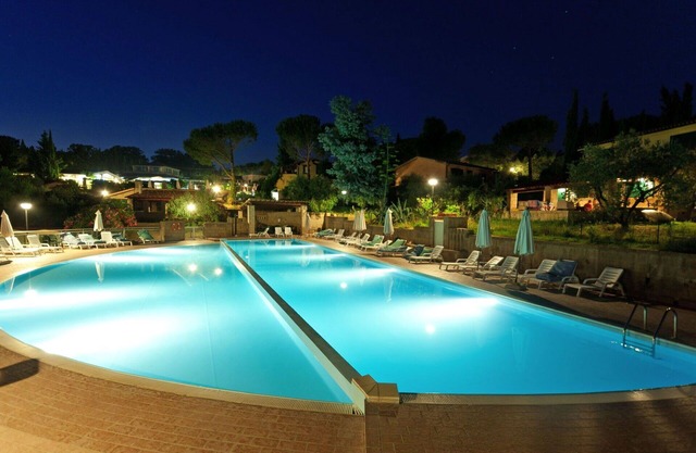 Nice apartment in villa for 4 people with pool, terrace, pets allowed and parking