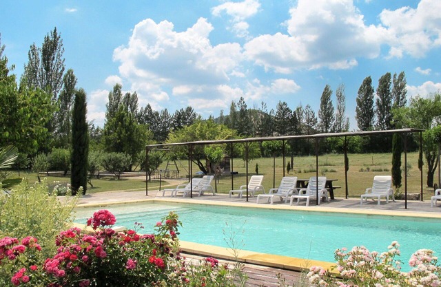 Nice apartment in villa with WIFI, pool, patio, pets allowed, panoramic view and parking