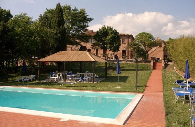 Nice apartment in villa for 4 guests with pool, WIFI and panoramic view