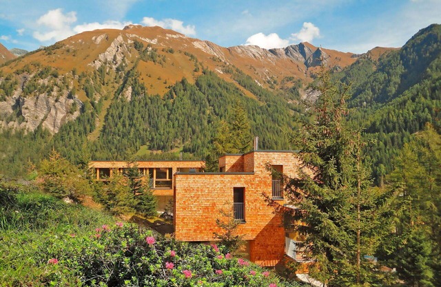 Nice apartment in villa for 4 people with pool, WIFI, TV, balcony and panoramic view