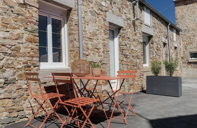 Nice apartment in villa for 3 people with WIFI, TV, terrace and pets allowed