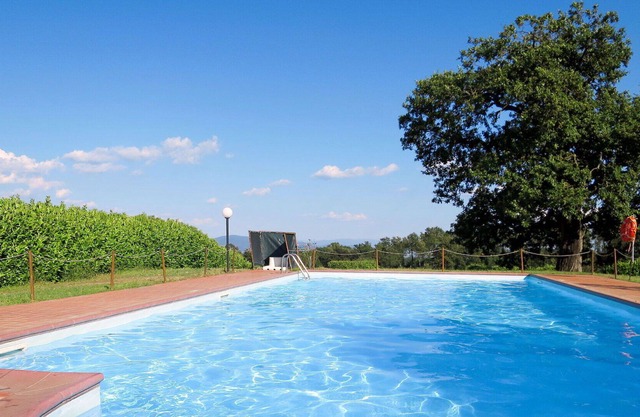 Nice apartment in villa for 4 guests with WIFI, pool, TV, patio, pets allowed and parking