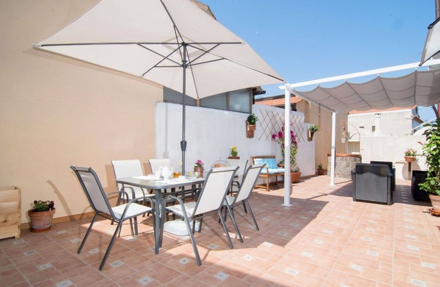 Nice apartment for 2 people with WIFI, TV, patio and parking