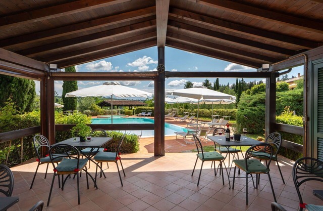 Nice apartment with pool, WIFI, A/C, TV, terrace and panoramic view, close to San Gimignano