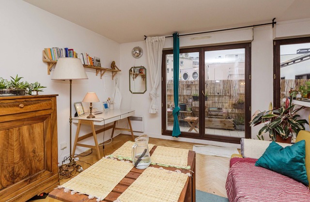 Nice appt with terrace near Villette