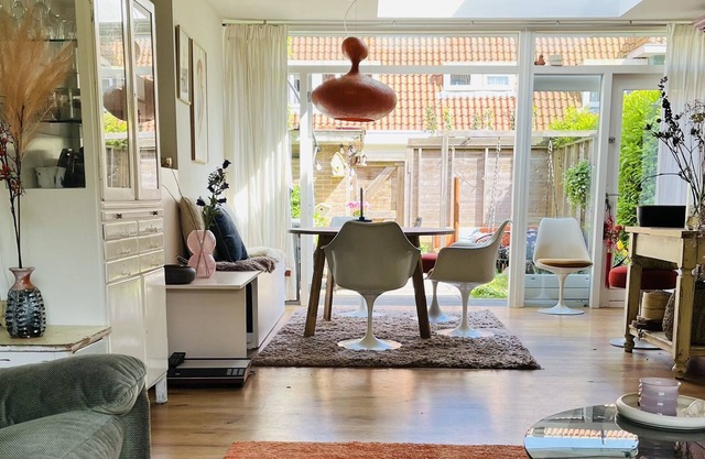 Nice comfortable house with beautiful GARDEN! close to City Center and nature