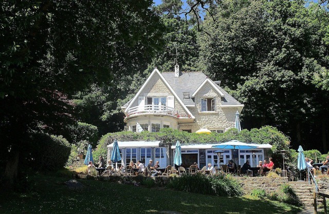 Nice, comfortable house with garden & terrace, 350m from the sea free WiFi