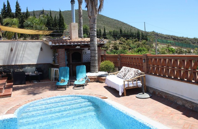 Nice country house in an idyllic setting enjoying the sea and the mountains