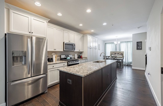 NICE Gorgeous Townhouse 4BR with Private Garage