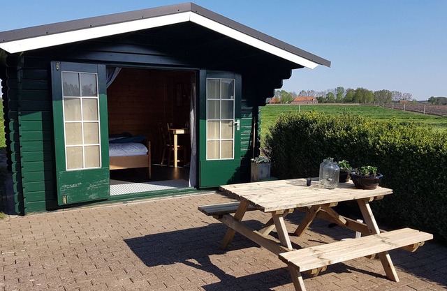 nice hiker's hut, in rural surroundings, Pieterpad route, Maasheggen