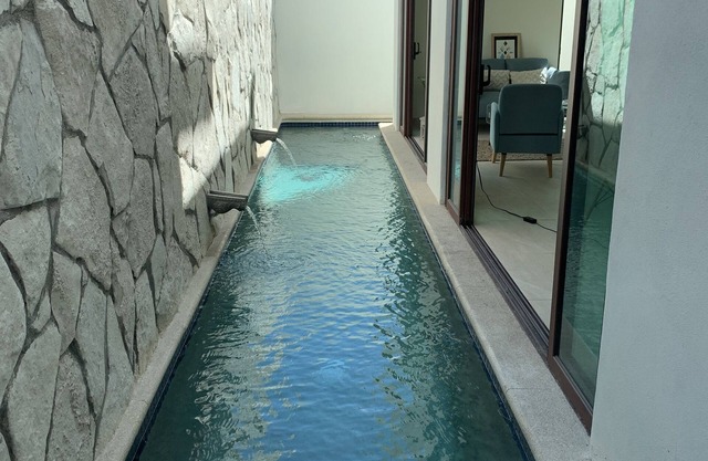 Nice home at San José with warmed pool, on a quiet neighborhood.