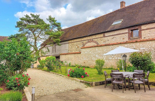 Nice home in étigny with WiFi