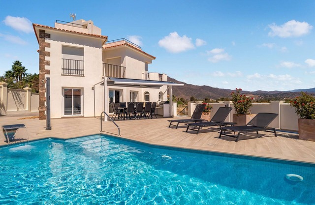 Nice home in Estepona