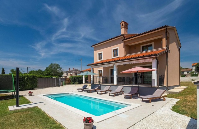 Nice home in Svetvincenat