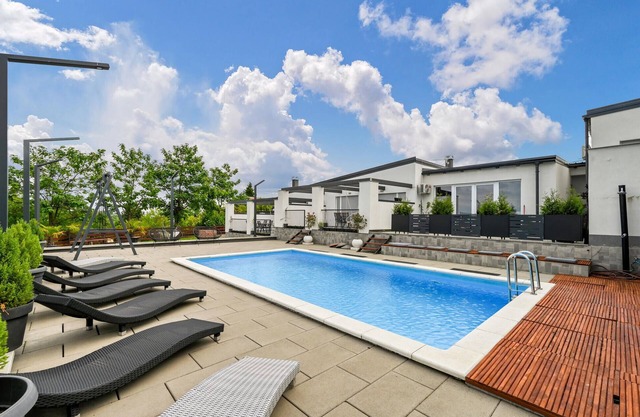 Nice home in Varazdin Breg with sauna