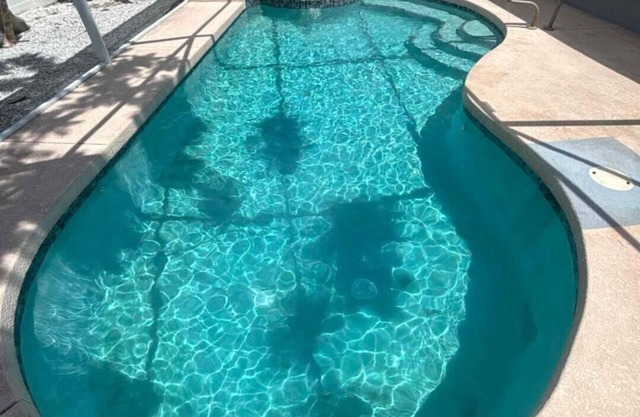 Nice House: 2br 2ba 2 car gar, screened, private heated salt pool & spa 6people+