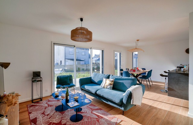 Nice house for 8 - 950m from the beach & harbour