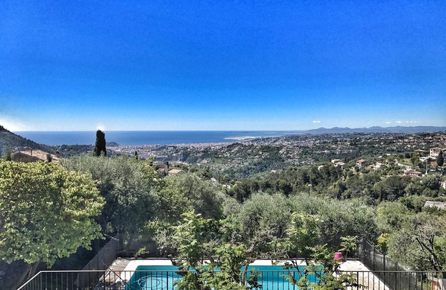 NICE PROVENCAL HOUSE WITH AMAZING VIEW! 15mn from NICE SEA VIEW FEERIQUE