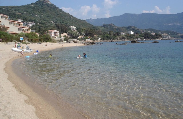 NICE T2, 2 MN FROM THE BEACH, AIR CONDITIONING, SEA VIEW, QUIET, WIFI, NEAR AJACCIO