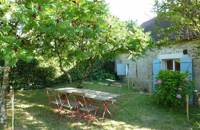 Nice typical house in french counrtyside, ideal for resting holidays in family!