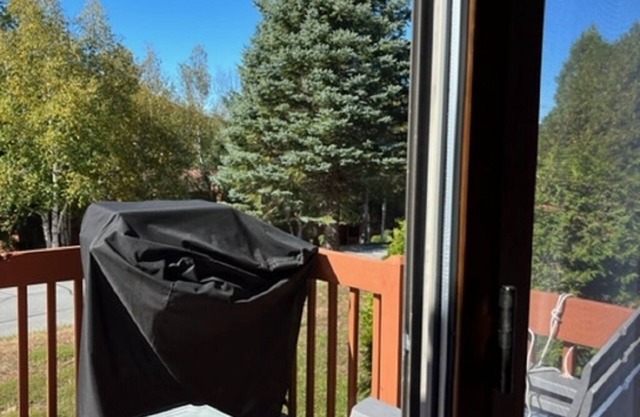 Nicely decorated 2 bedroom w/extra bedding and AC
