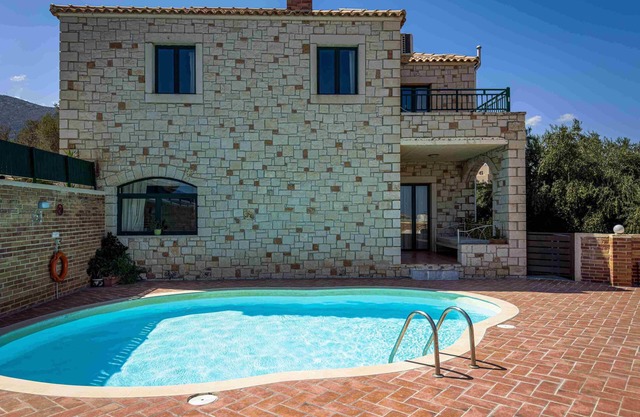 Niriides Villas | Amfitriti | Villa 4-bedrooms with private pool